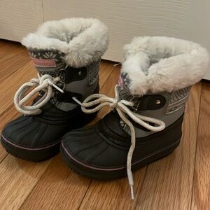 London Fog girls winter boots.